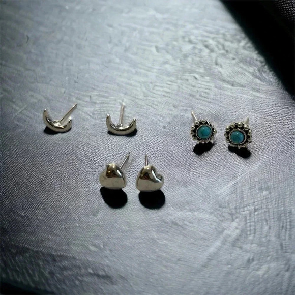 Mini Silver Moon & Heart & Turquoise Stone Circle Stud Earrings - Picture 2 of 9